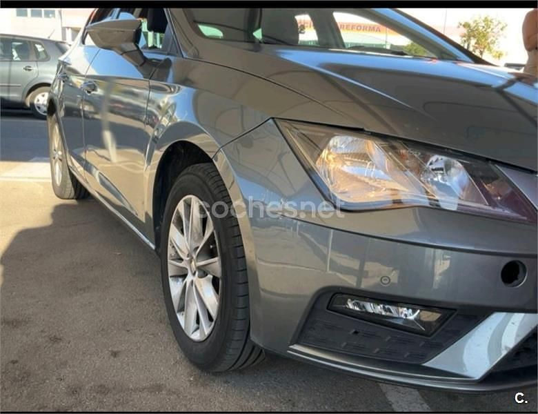 Usado Seat Leon Style 110 CV (80 kW) 2017 Gris / plata Berlina