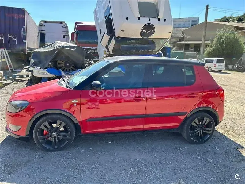 Usado Skoda Fabia Elegance 105 CV (77 kW) 2012 Rojo Berlina