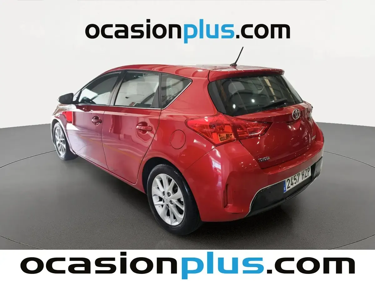 Usado Toyota Auris Active 124 CV (91 kW) 2014 Rojo Utilitario