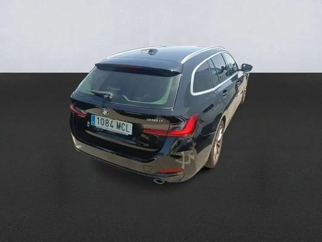 Usado BMW 318 Comfort Edition 150 CV (110 kW) 2022 Negro Familiar