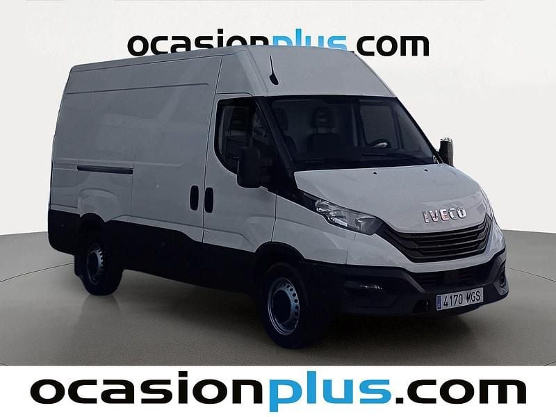 Usado Iveco Daily 156 CV (114 kW) 2023 Blanco Familiar
