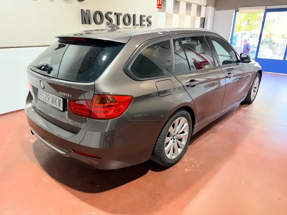 Usado BMW 320 184 CV (135 kW) 2013 Gris / plata Familiar