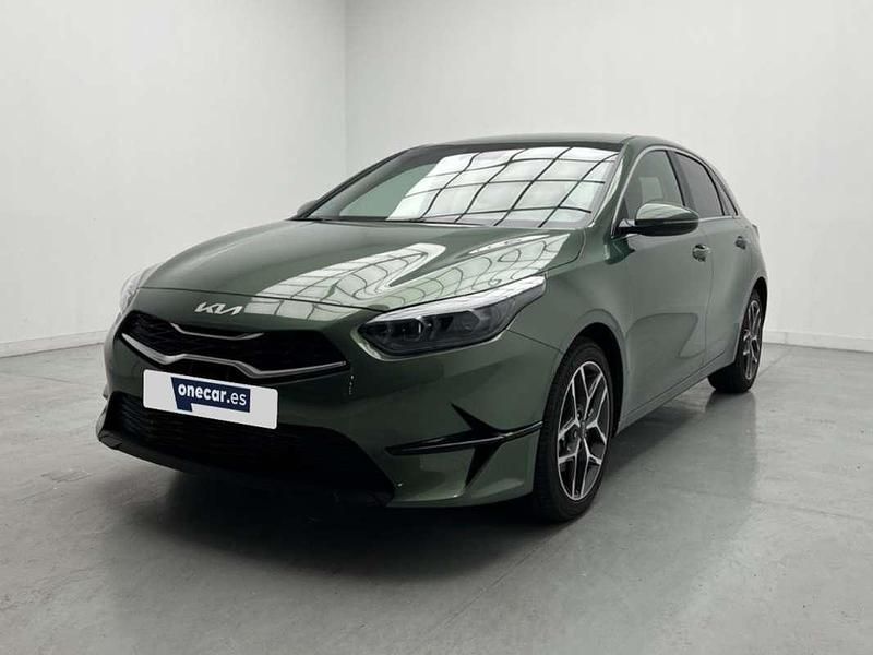 Usado Kia Ceed 101 CV (74 kW) 2023 Verde Utilitario
