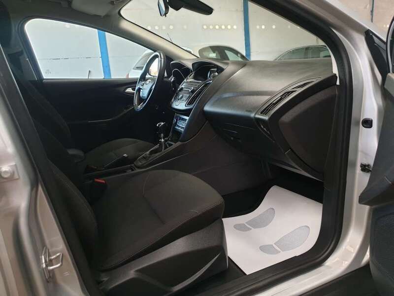 Usado Ford Focus Trend+ 120 CV (88 kW) 2018 Plateado Utilitario