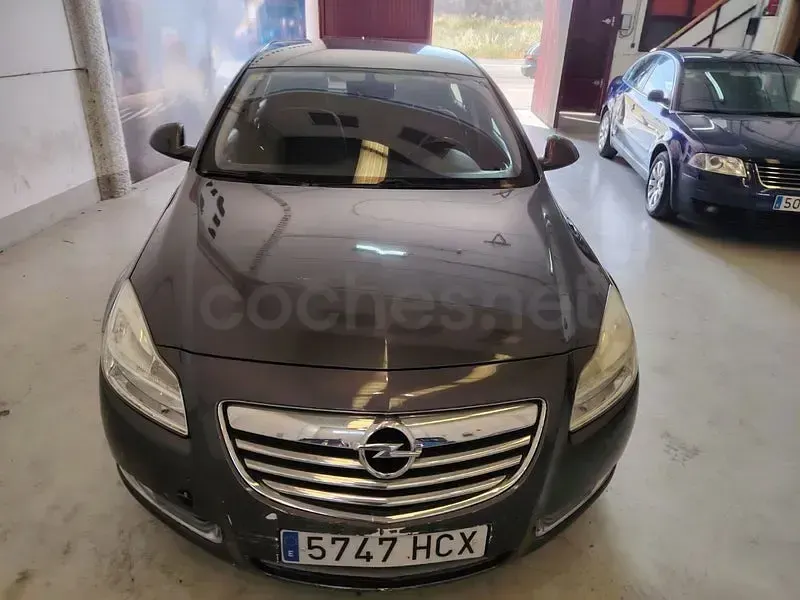 Usado Opel Insignia Edition 130 CV (95 kW) 2011 Gris / plata Berlina