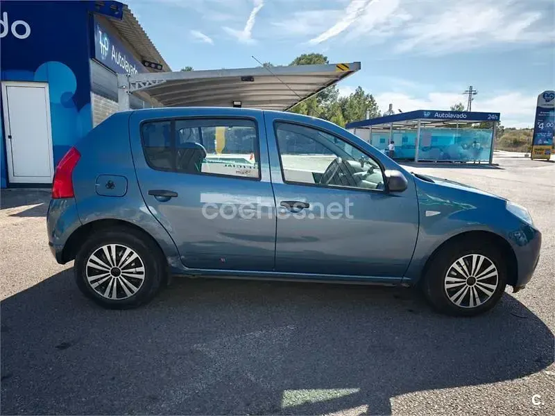 Usado Dacia Sandero Ambiance 75 CV (55 kW) 2009 Azul Berlina