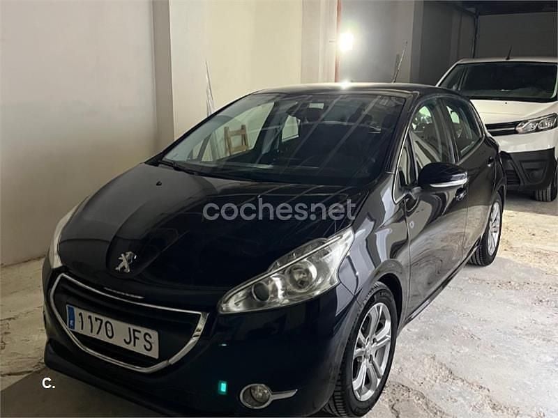 Usado Peugeot 208 Allure 92 CV (67 kW) 2015 Azul Utilitario