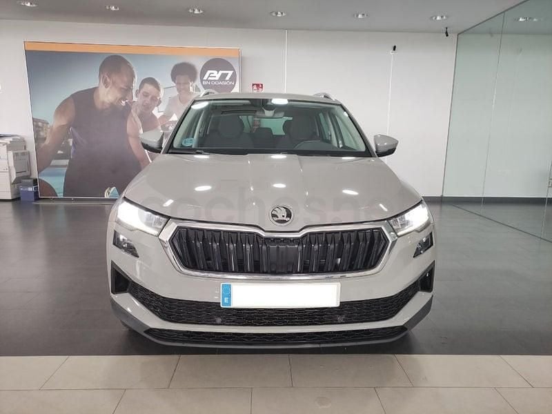 Usado Skoda Karoq Ambition 115 CV (84 kW) 2022 Gris / plata SUV