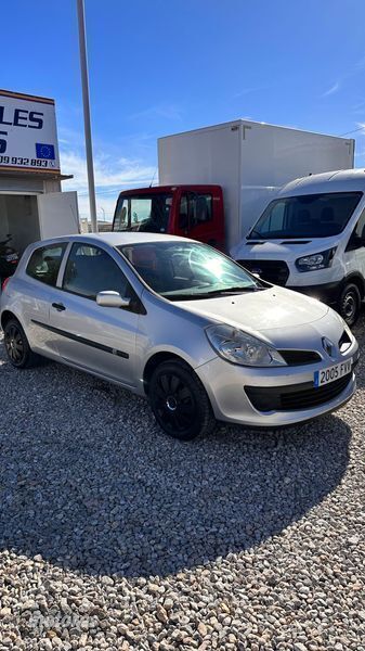 Usado Renault Clio II Authentique 65 CV (47 kW) 2007 Gris claro Berlina