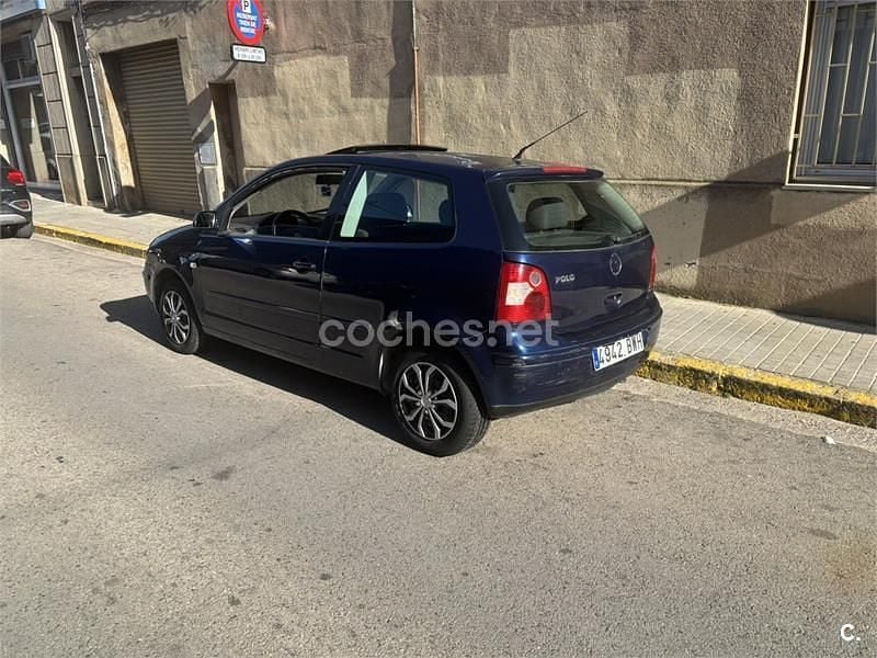 Usado VW Polo Trendline 75 CV (55 kW) 2002 Azul Berlina