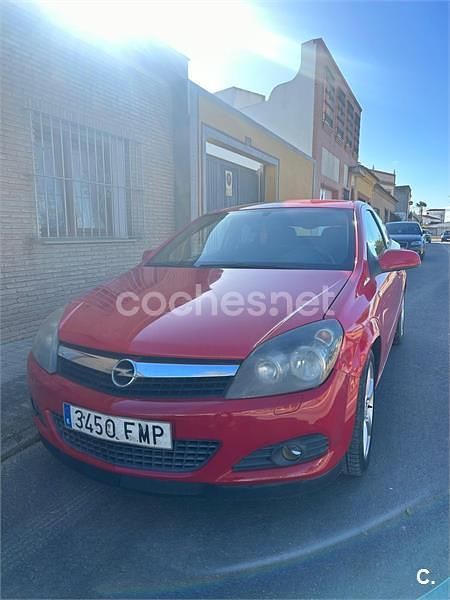 Rojo Usado 2007 Opel Astra GTC Sport Berlina | 1900 € (Buen precio) - Imagen 1/4