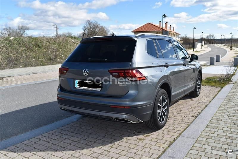 Usado VW Tiguan Allspace Sportline 150 CV (110 kW) 2018 Gris / plata SUV