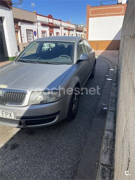 Usado Skoda Superb 115 CV (84 kW) 2007 Gris / plata Berlina