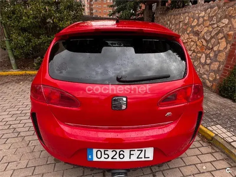 Begagnad Seat Leon FR 170 HK (125 kW) 2008 Röd Halvkombi