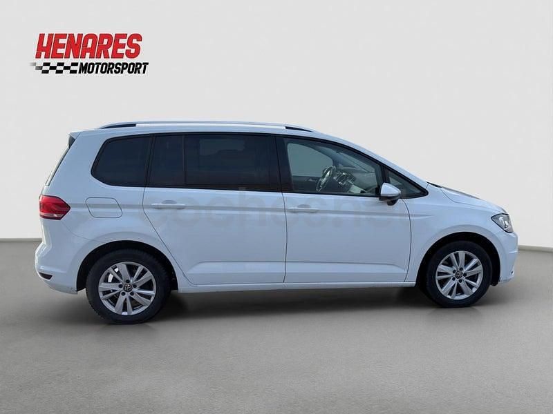Usado VW Touran Advance 122 CV (89 kW) 2022 Blanco Monovolumen