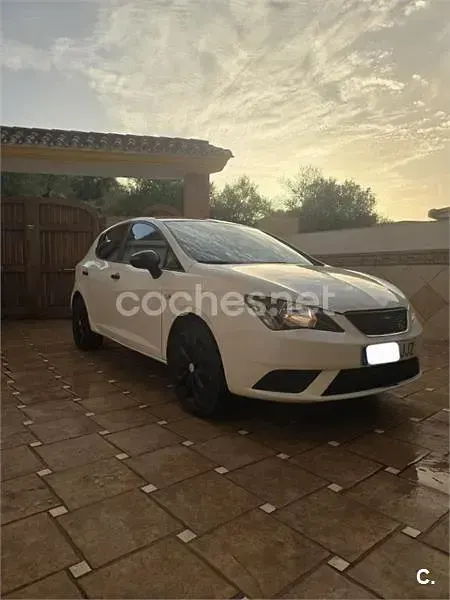 Usado Seat Ibiza Reference 90 CV (66 kW) 2015 Blanco Berlina