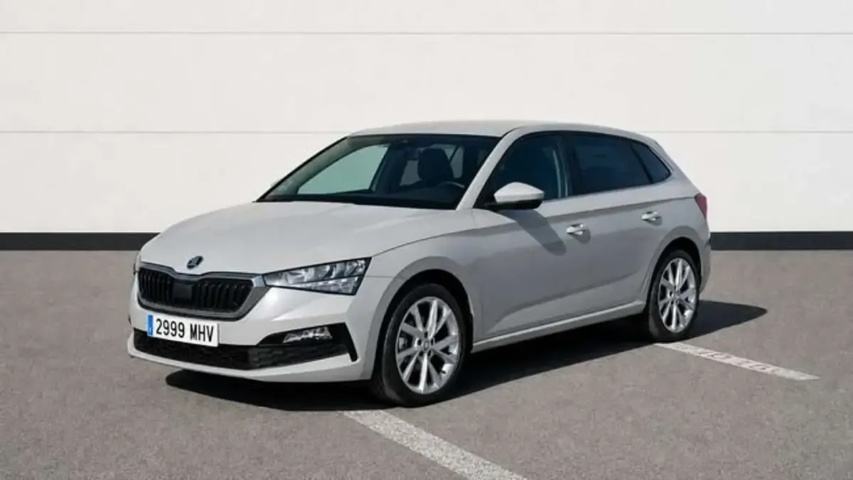 Usado Skoda Scala Style 150 CV (110 kW) 2023 Gris Utilitario