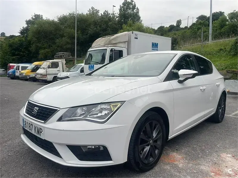 Usado Seat Leon Style Plus 150 CV (110 kW) 2018 Blanco Berlina