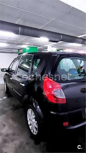 Usado Renault Scénic II Dynamique 105 CV (77 kW) 2008 Negro Monovolumen