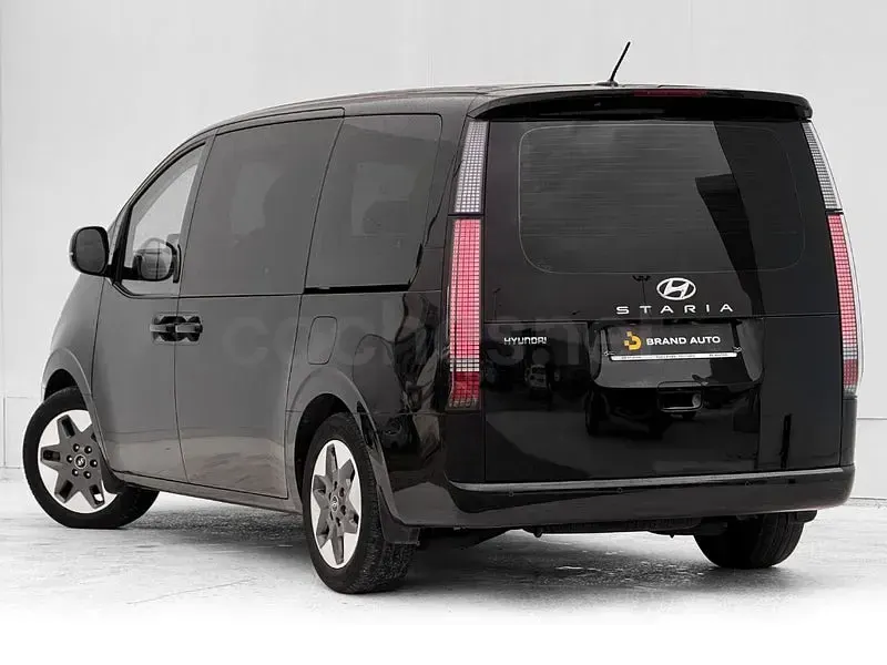 Usado Hyundai Staria Style 177 CV (130 kW) 2022 Negro Monovolumen