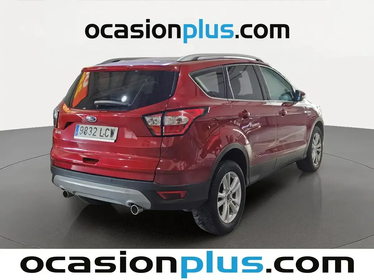 Usado Ford Kuga Trend+ 120 CV (88 kW) 2019 Rojo SUV