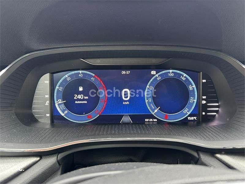 Gris / plata Usado 2023 Skoda Octavia Ambition Familiar | 24.500 € (Caro) - Imagen 1/4