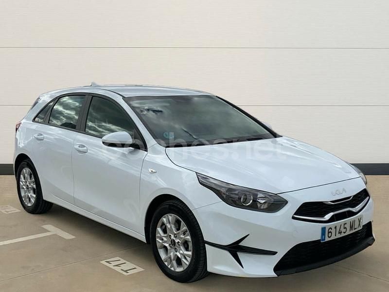 Blanco Usado 2023 Kia Ceed Utilitario | 20.500 € (Precio justo) - Imagen 1/4