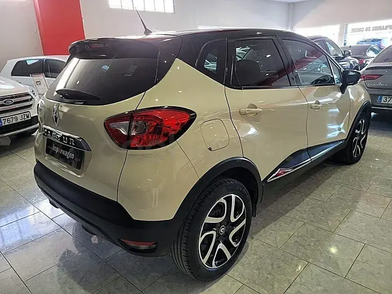 Usado Renault Captur XMOD 120 CV (88 kW) 2017 Beige SUV
