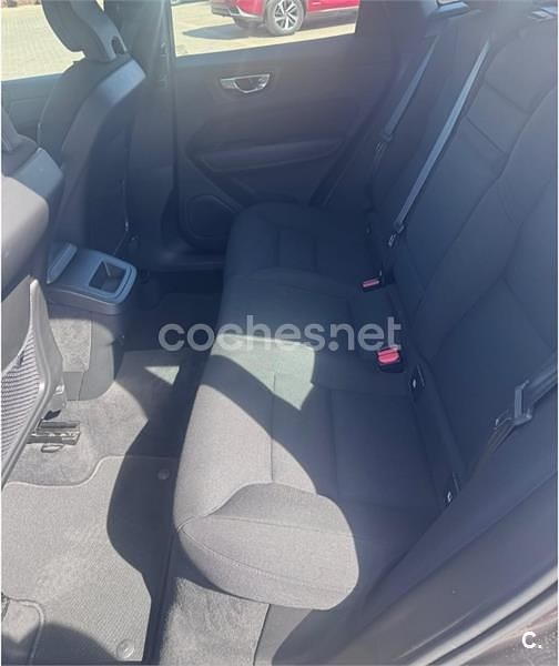 Usado Volvo XC60 Momentum 190 CV (139 kW) 2021 Gris / plata SUV