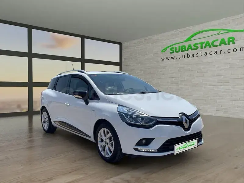 Usado Renault Clio LIMITED 90 CV (66 kW) 2018 Blanco Familiar