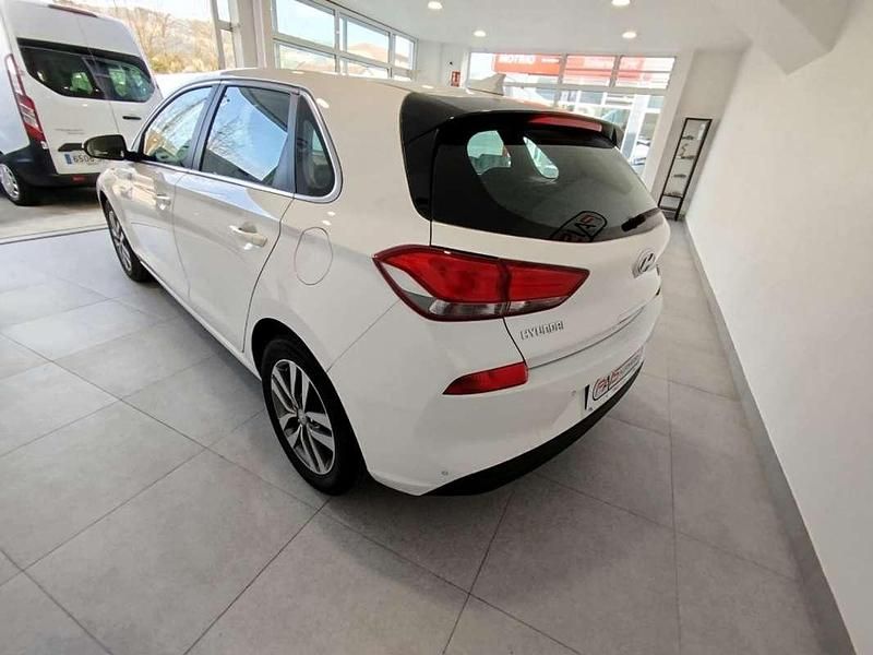 Usado Hyundai i30 Style 140 CV (102 kW) 2018 Blanco Utilitario