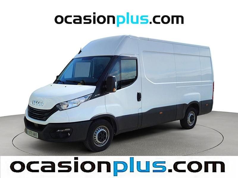 Blanco Usado 2023 Iveco Daily Berlina | 25.628 € (Buen precio) - Imagen 1/4