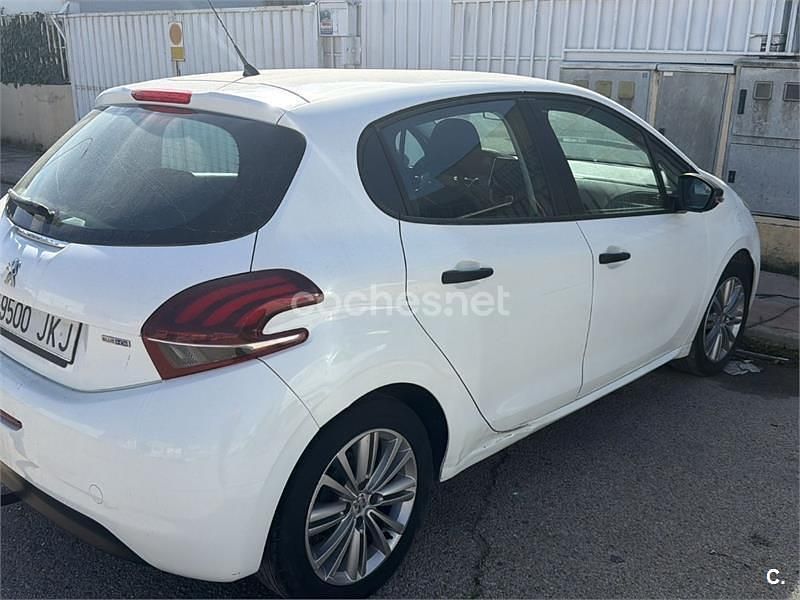 Usado Peugeot 208 Access 75 CV (55 kW) 2015 Blanco Utilitario