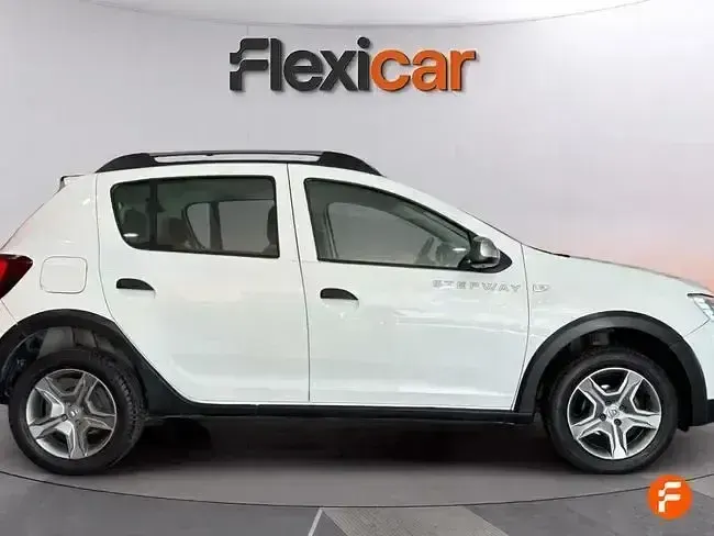 Usado Dacia Sandero Stepway 90 CV (66 kW) 2017 Blanco