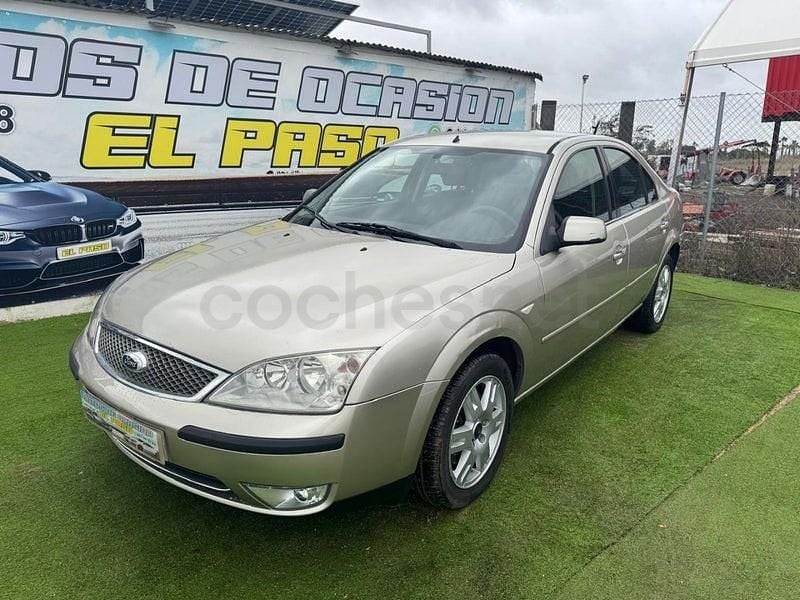 Usado Ford Mondeo Ghia 130 CV (95 kW) 2004 Beige Berlina