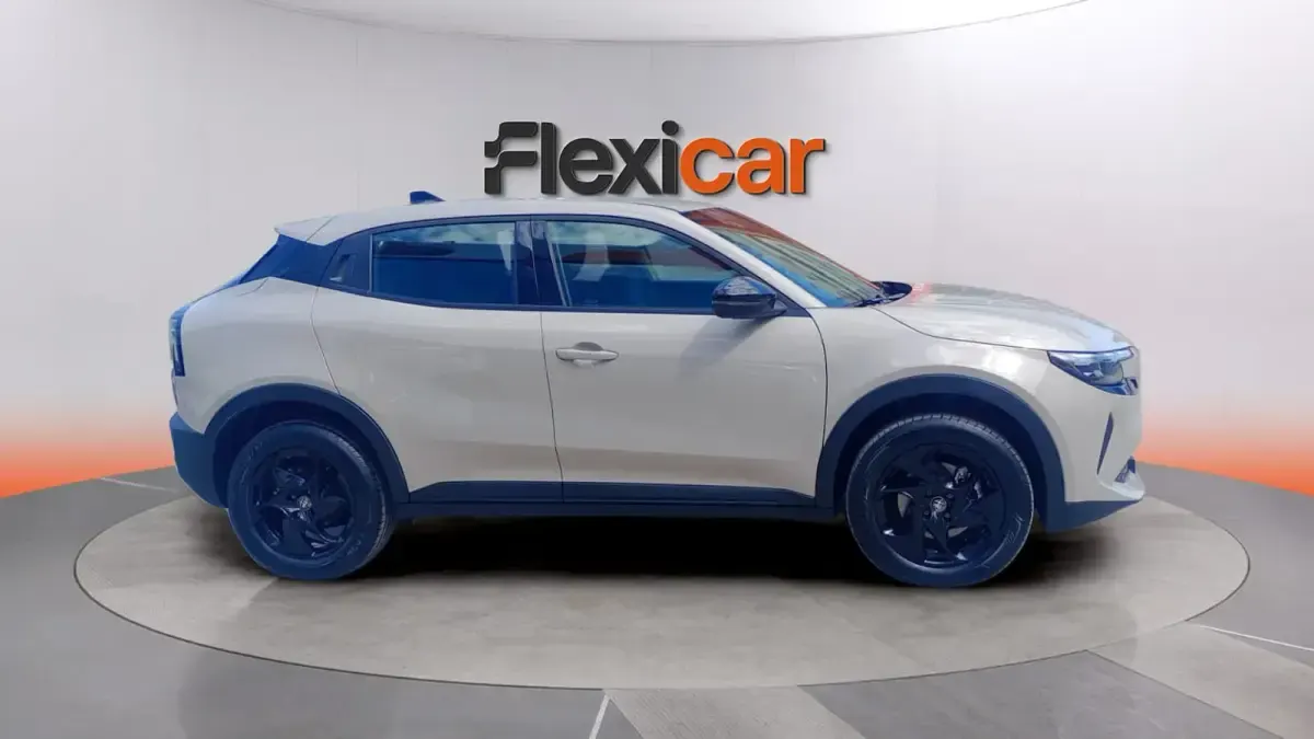 Usado Alfa Romeo Junior 136 CV (100 kW) 2025 Beige SUV