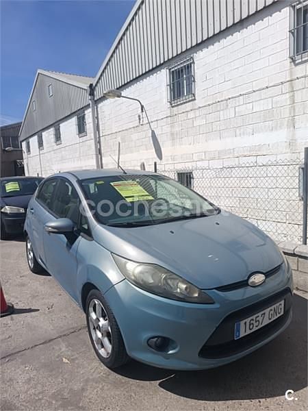 Usado Ford Fiesta Ambiente 68 CV (50 kW) 2009 Azul Utilitario