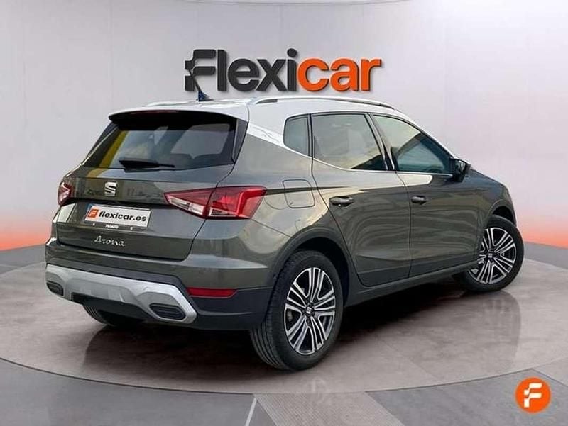 Usado Seat Arona Style 110 CV (80 kW) 2023 Gris SUV