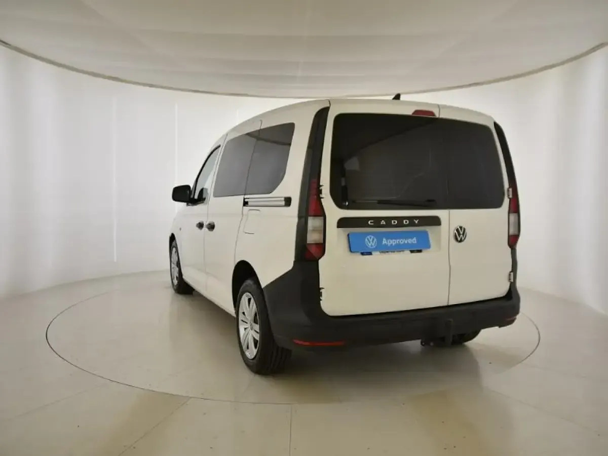 Usado VW Caddy 102 CV (75 kW) 2021 Blanco Monovolumen