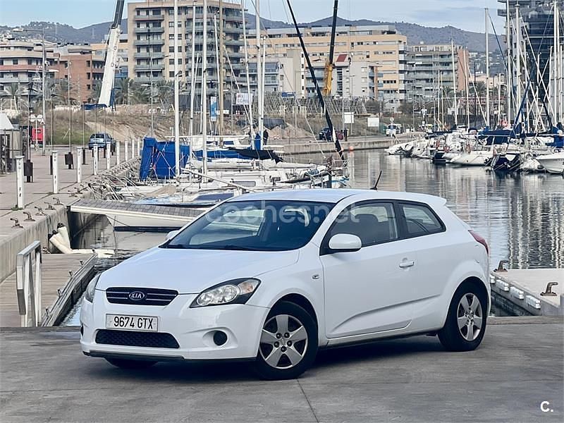 Blanco Usado 2010 Kia Ceed Utilitario | 4250 € (Super precio) - Imagen 1/4