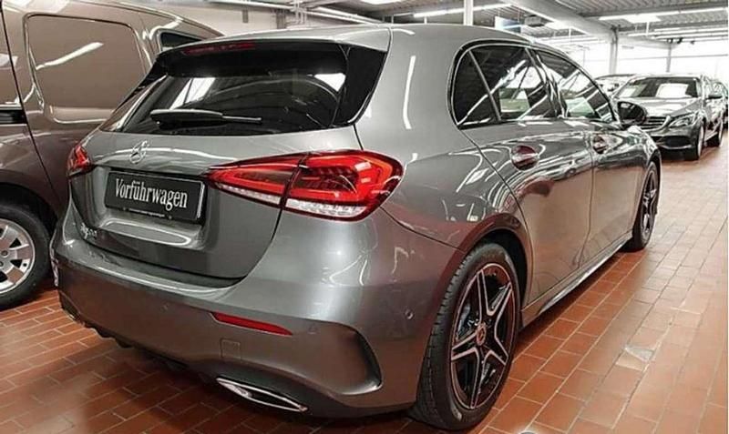 Usado Mercedes A200 AMG 163 CV (119 kW) 2018 Gris Berlina