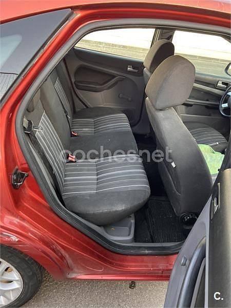 Granate Usado 2008 Ford Focus Trend Berlina | 2700 € (Buen precio) - Imagen 1/1