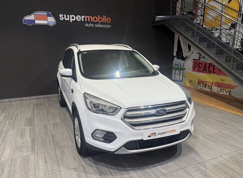 Blanco Usado 2019 Ford Kuga Trend SUV | 15.400 € (Precio justo) - Imagen 1/4
