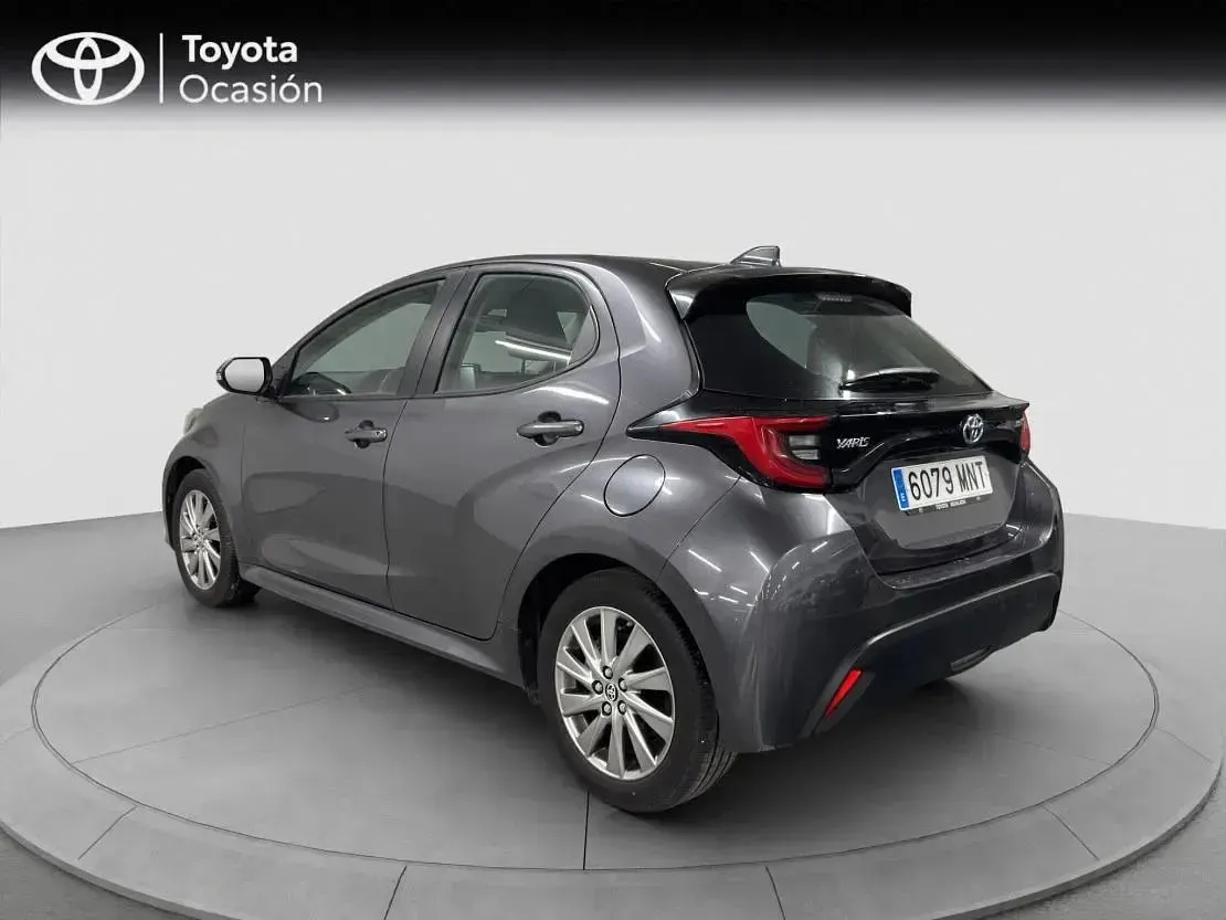 Usado Toyota Yaris Hybrid Active 116 CV (85 kW) 2024 Gris grafito Berlina