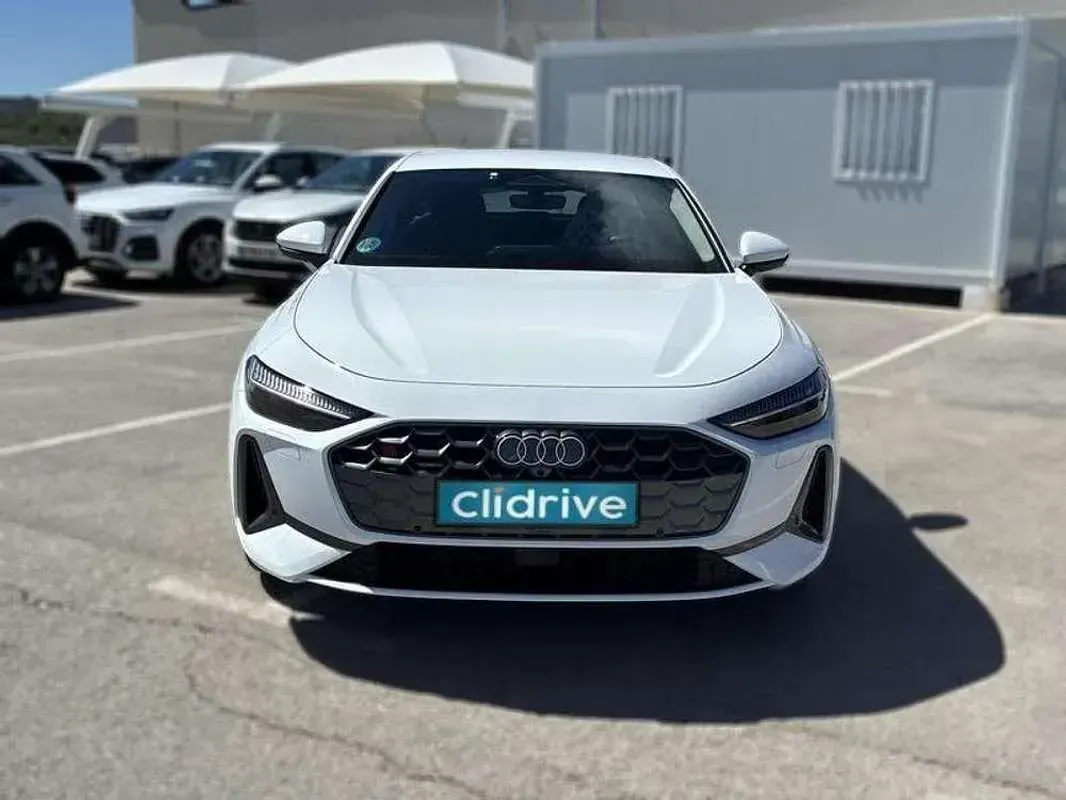 Usado Audi A5 Advanced 204 CV (150 kW) 2025 Blanco Berlina