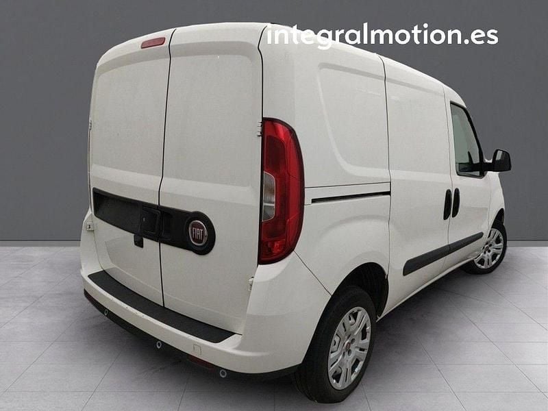 Usado Fiat Doblò 93 CV (68 kW) 2019 Blanco Monovolumen