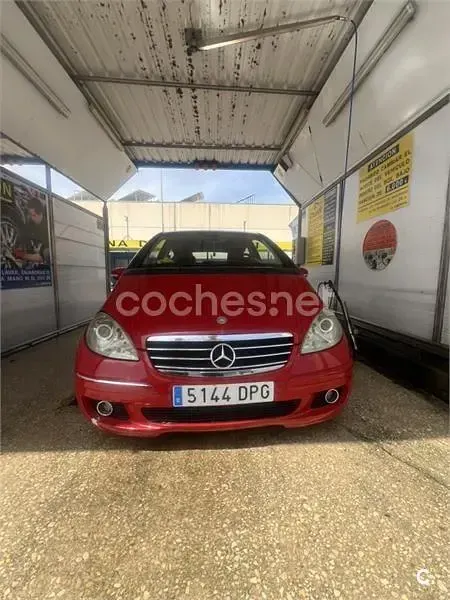 Usado Mercedes A180 Classic 109 CV (80 kW) 2005 Rojo Monovolumen