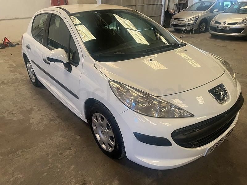 Usado Peugeot 207 70 CV (51 kW) 2007 Blanco Berlina