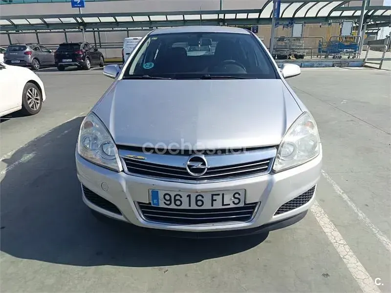 Usado Opel Astra Enjoy 90 CV (66 kW) 2007 Gris / plata Berlina
