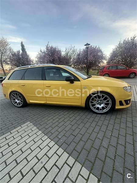 Usado Seat Exeo Reference 143 CV (105 kW) 2010 Amarillo Familiar